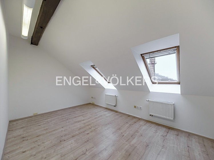 Pronájem kanceláře 99 m² - foto 2