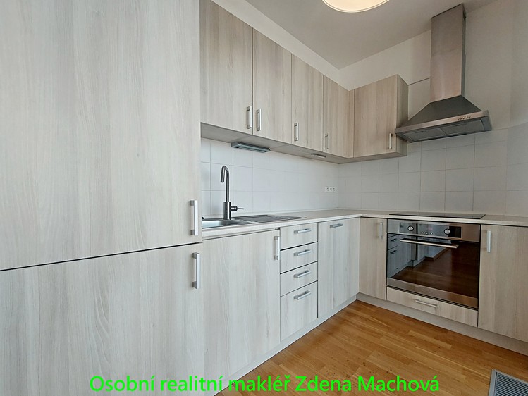 Pronájem bytu 1+kk 38 m² - foto 5