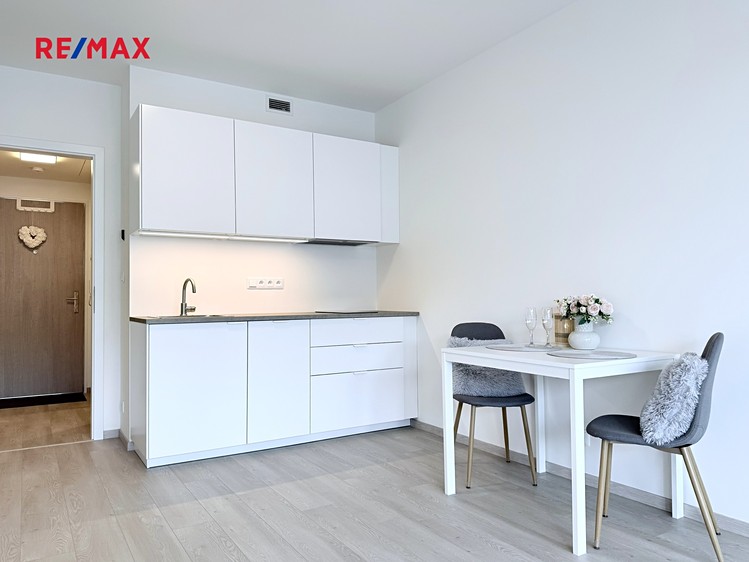 Pronájem bytu 1+kk 32 m² - foto 1