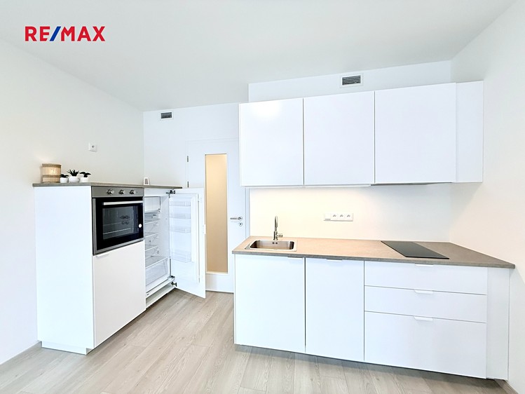 Pronájem bytu 1+kk 32 m² - foto 3