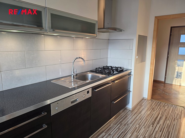 Pronájem bytu 3+1 69 m² - foto 1