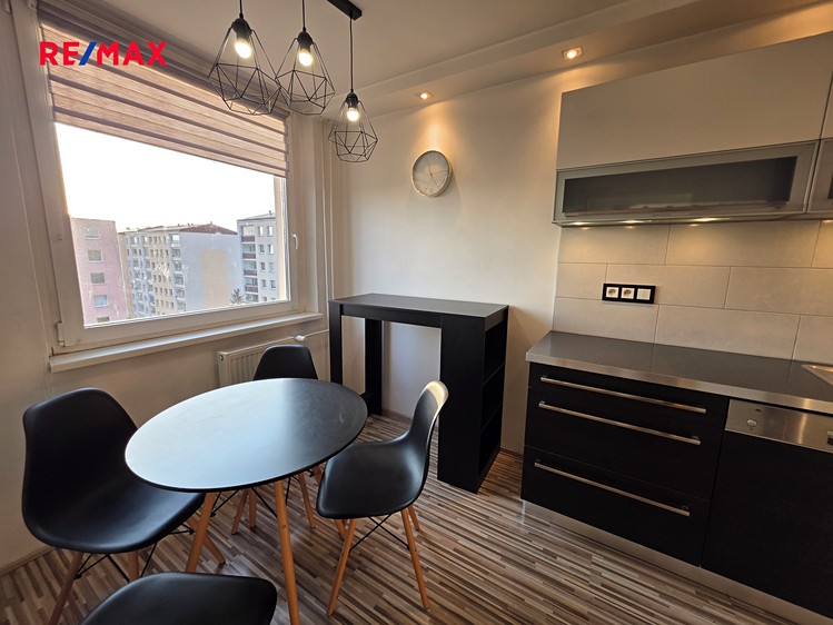 Pronájem bytu 3+1 69 m² - foto 2