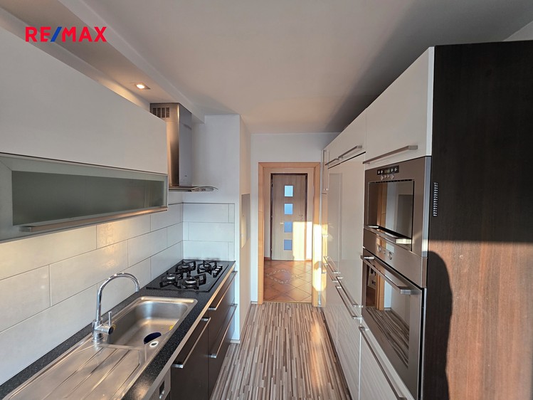 Pronájem bytu 3+1 69 m² - foto 3