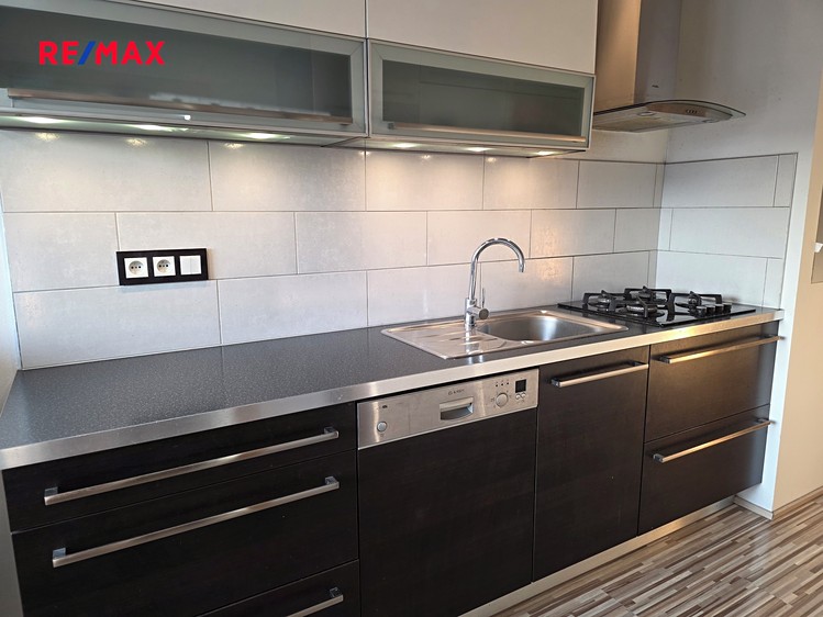 Pronájem bytu 3+1 69 m² - foto 4