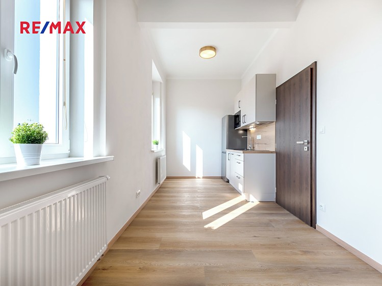 Pronájem bytu 1+kk 27 m² - foto 1