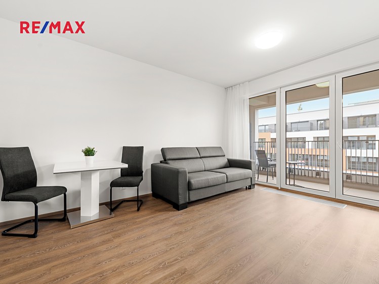 Pronájem bytu 1+kk 33 m² - foto 1