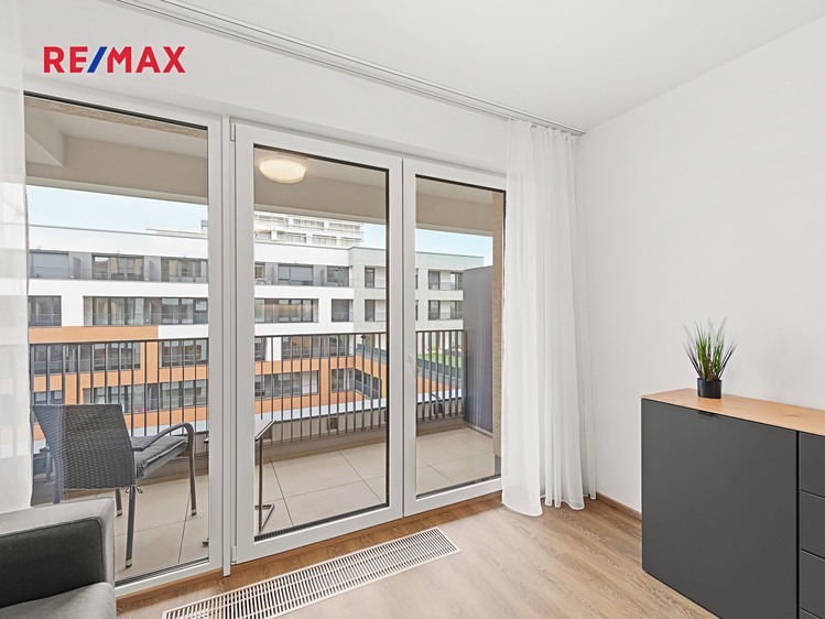 Pronájem bytu 1+kk 33 m² - foto 3