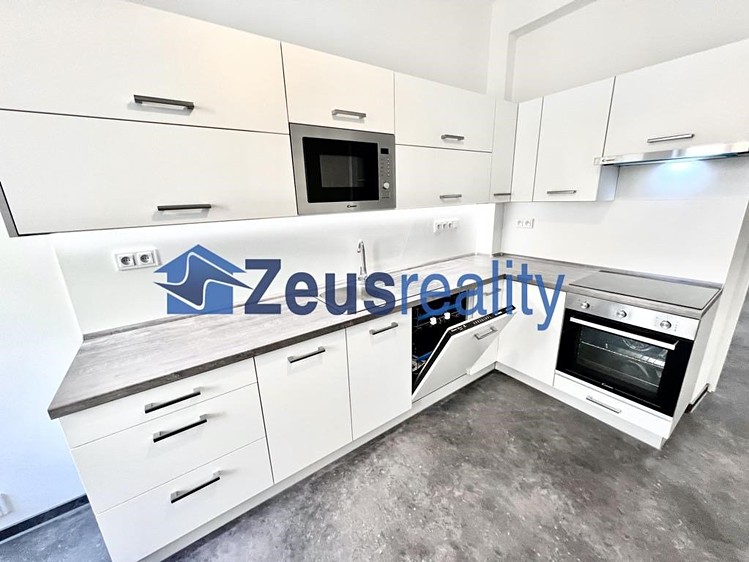 Pronájem bytu 3+1 100 m² - foto 3