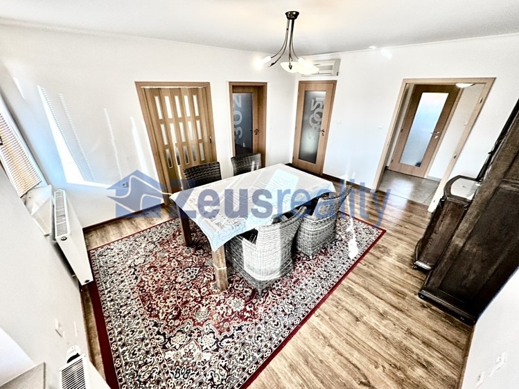 Pronájem bytu 3+1 92 m² - foto 3