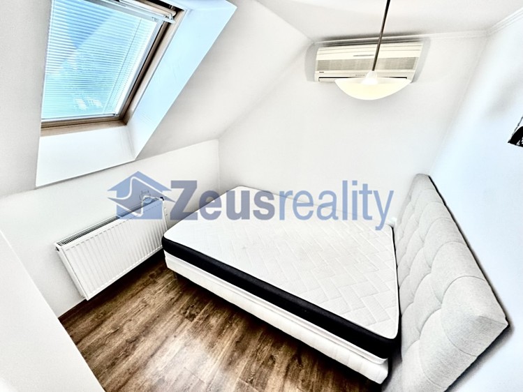 Pronájem bytu 3+1 92 m² - foto 8