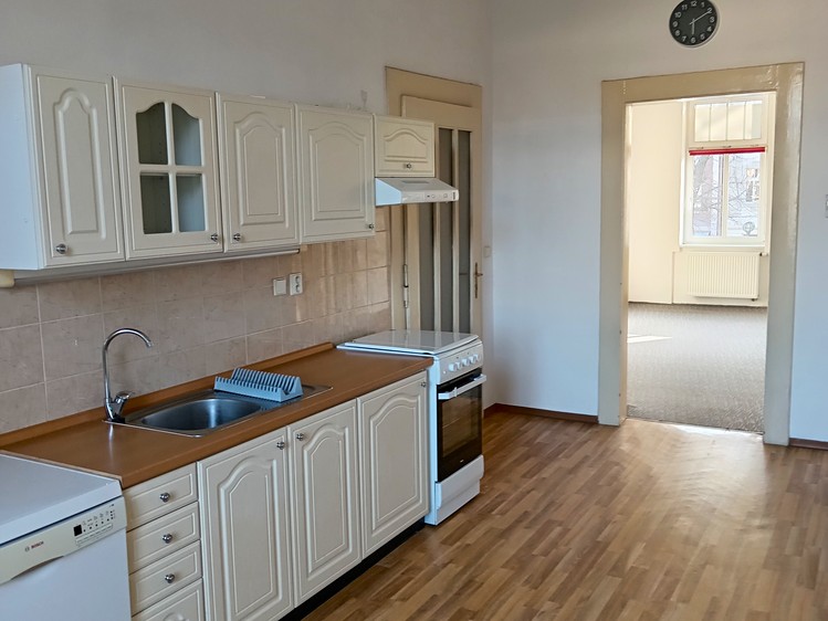 Pronájem bytu 2+1 99 m² (Jednopodlažní) - foto 1