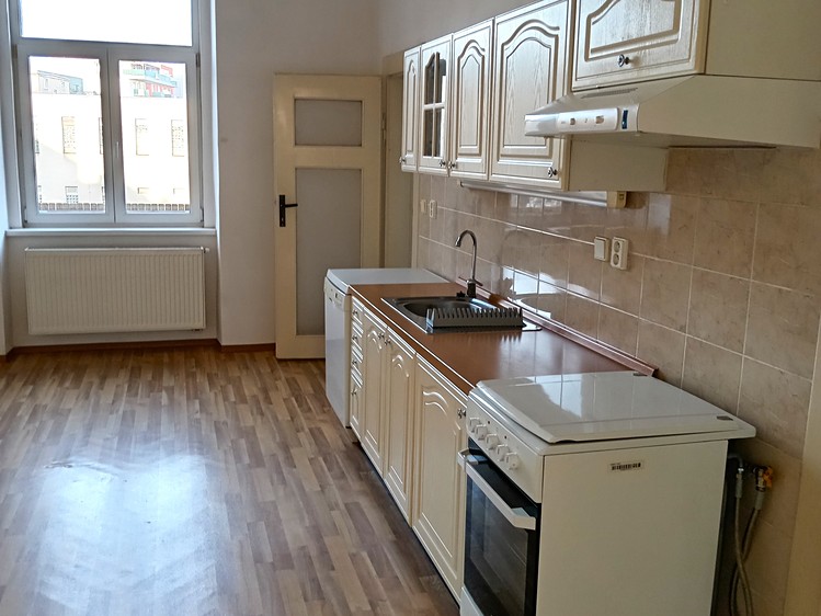 Pronájem bytu 2+1 99 m² (Jednopodlažní) - foto 2