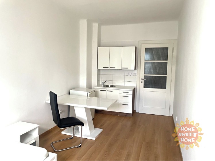 Pronájem bytu 1+kk 22 m² - foto 1