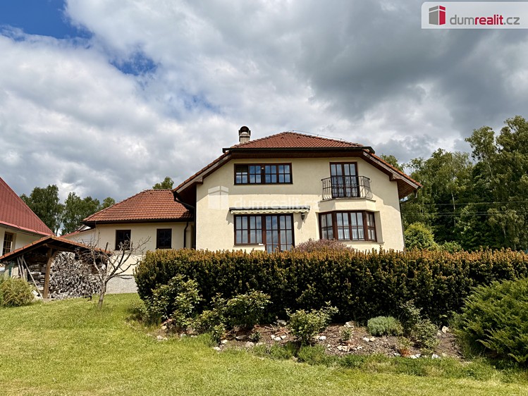Prodej vily 390 m², pozemek 934 m² - foto 1