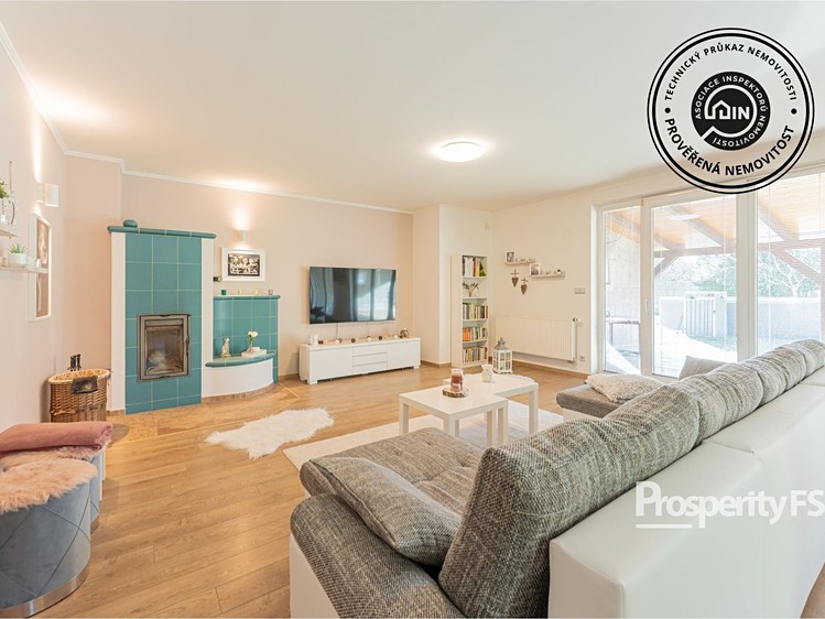 Prodej rodinného domu 169 m², pozemek 1 152 m² - foto 1