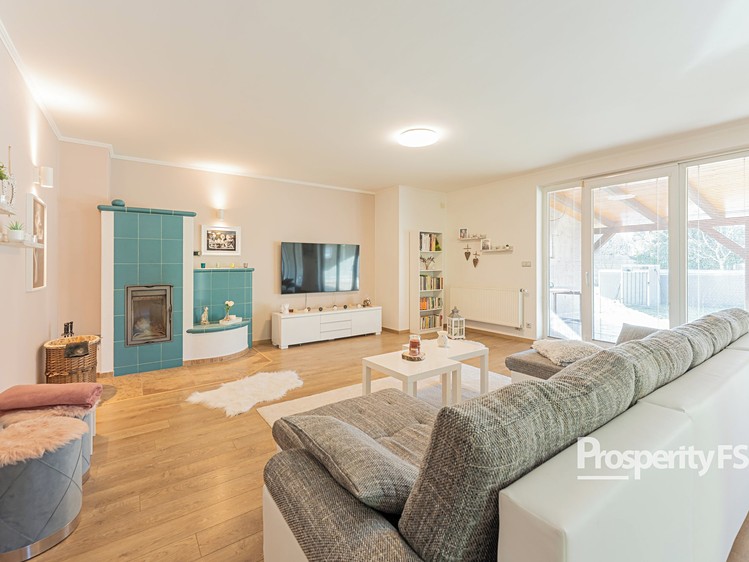 Prodej rodinného domu 169 m², pozemek 1 152 m² - foto 2