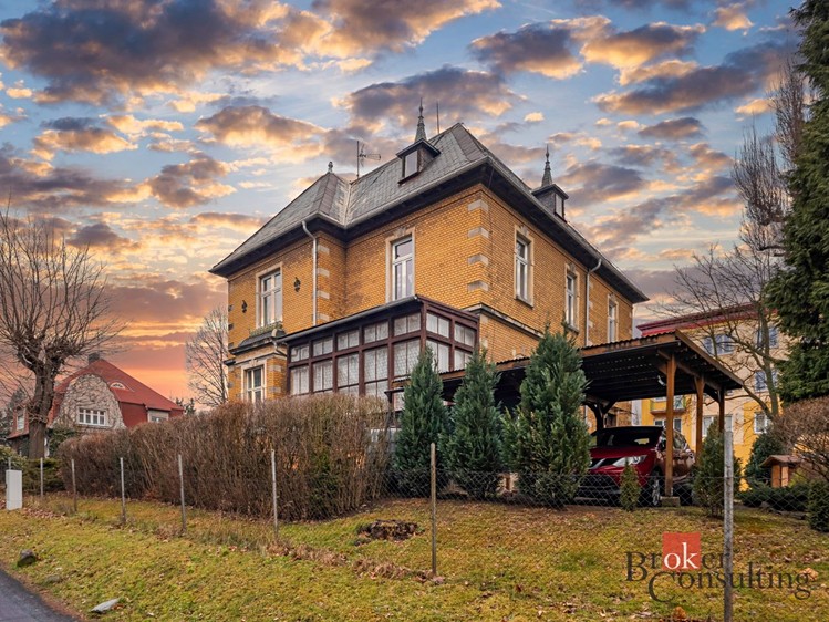 Prodej rodinného domu 262 m², pozemek 1 552 m² - foto 2