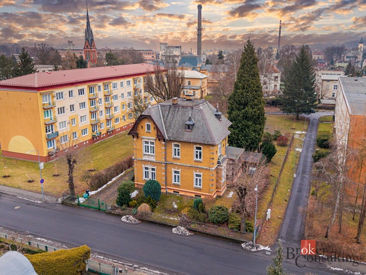 Prodej rodinného domu 262 m², pozemek 1 552 m² - foto 4