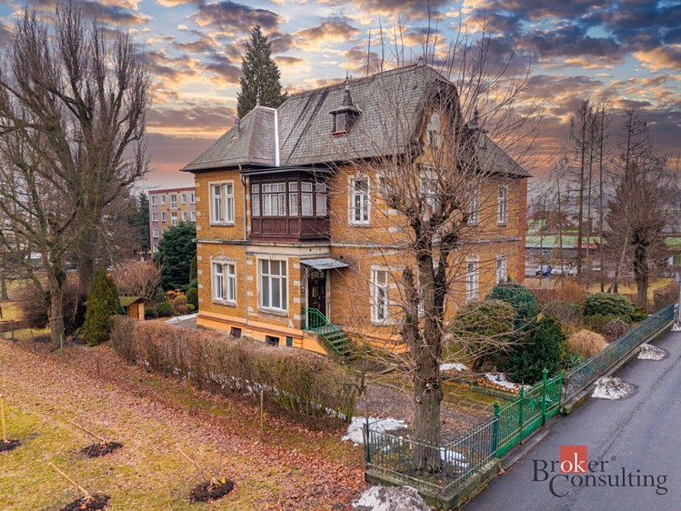 Prodej rodinného domu 262 m², pozemek 1 552 m² - foto 7