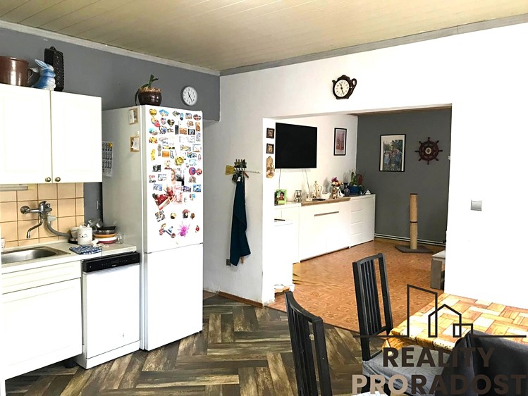 Prodej rodinného domu 200 m², pozemek 791 m² - foto 4
