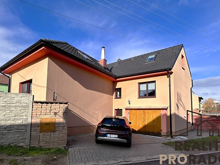 Prodej rodinného domu 160 m², pozemek 217 m² - foto 1