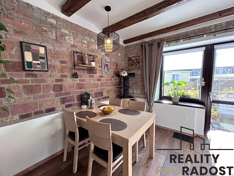 Prodej rodinného domu 160 m², pozemek 217 m² - foto 2