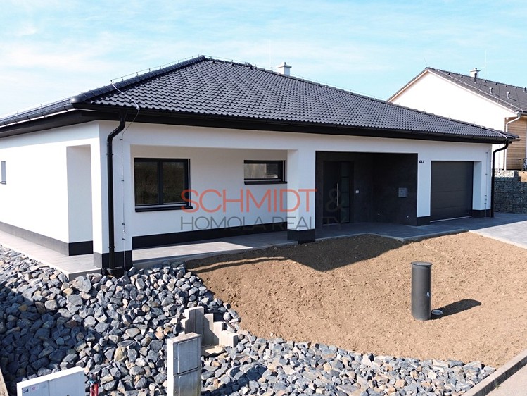 Prodej rodinného domu 196 m², pozemek 748 m² - foto 1