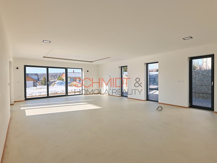 Prodej rodinného domu 196 m², pozemek 748 m² - foto 2
