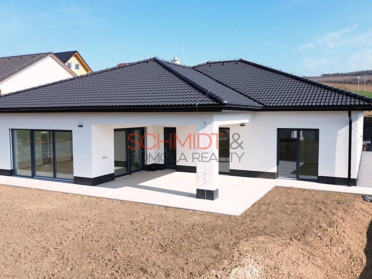 Prodej rodinného domu 196 m², pozemek 748 m² - foto 3