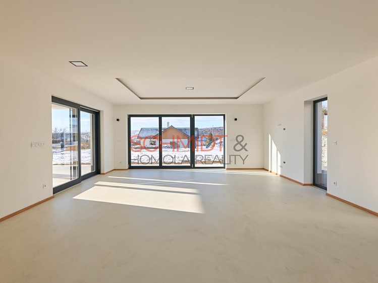 Prodej rodinného domu 196 m², pozemek 748 m² - foto 8