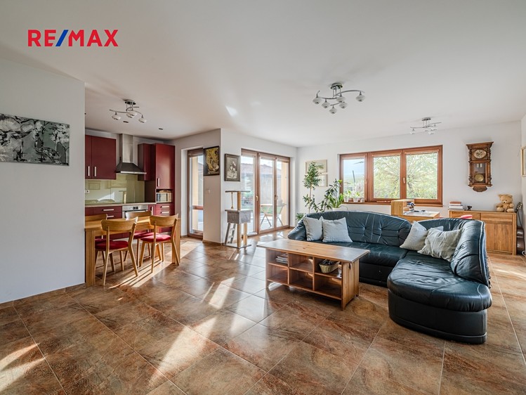 Prodej rodinného domu 121 m², pozemek 629 m² - foto 1