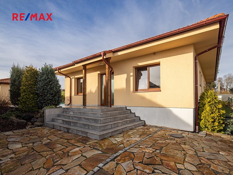 Prodej rodinného domu 121 m², pozemek 629 m² - foto 2