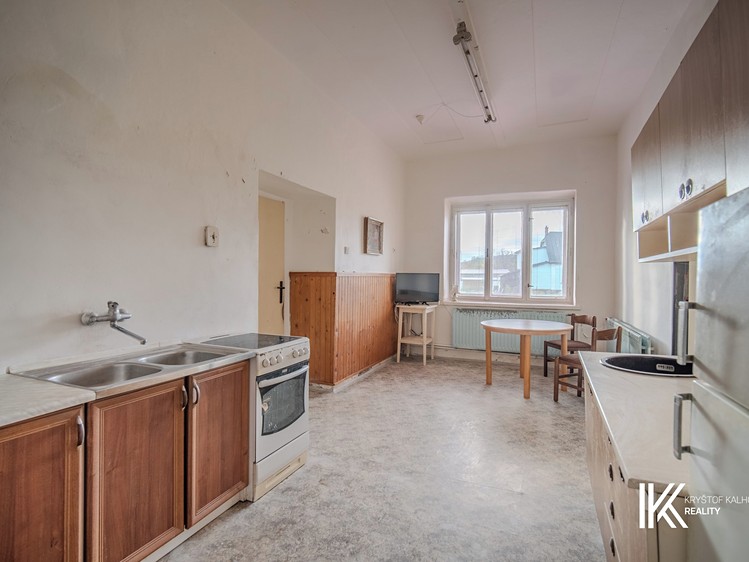 Prodej rodinného domu 218 m², pozemek 1 364 m² - foto 4