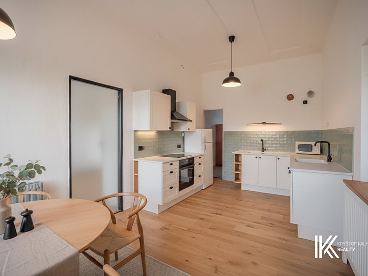 Prodej rodinného domu 218 m², pozemek 1 364 m² - foto 6