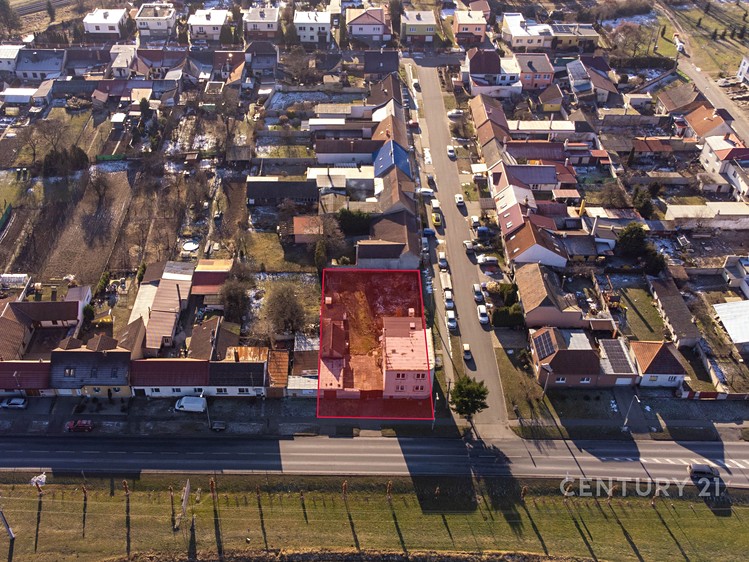Prodej vícegeneračního domu 240 m², pozemek 831 m² - foto 1