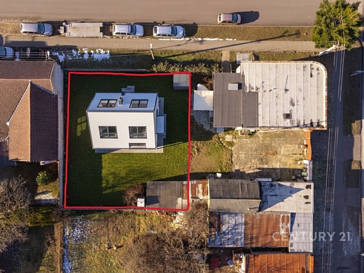 Prodej vícegeneračního domu 240 m², pozemek 831 m² - foto 6