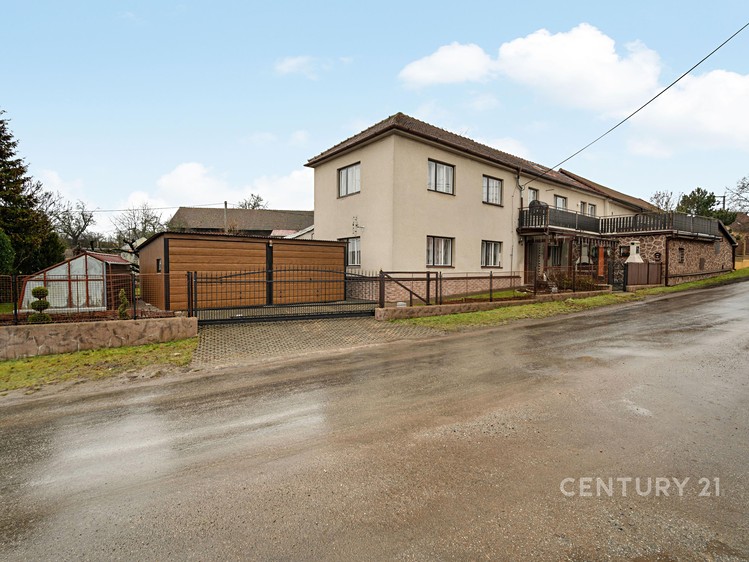 Prodej rodinného domu 221 m², pozemek 293 m² - foto 3