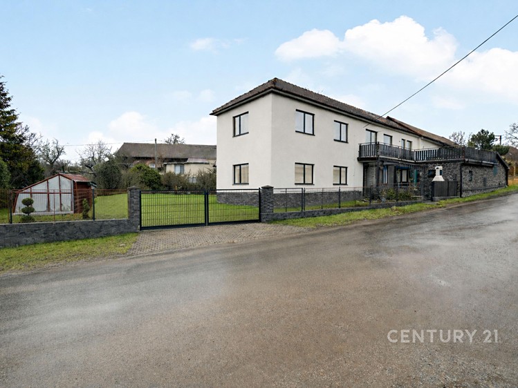 Prodej rodinného domu 221 m², pozemek 293 m² - foto 4