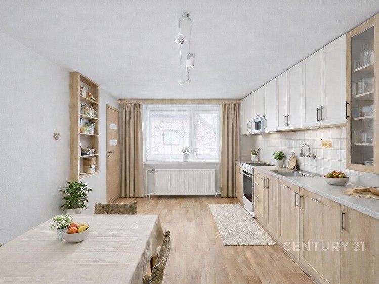 Prodej rodinného domu 221 m², pozemek 293 m² - foto 7