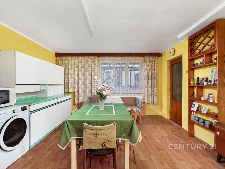Prodej rodinného domu 221 m², pozemek 293 m² - foto 8