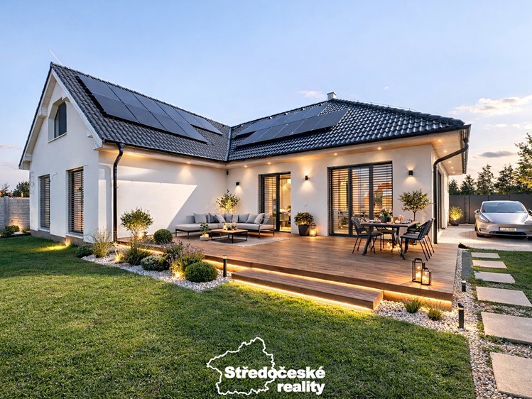 Prodej rodinného domu 240 m², pozemek 784 m² - foto 1