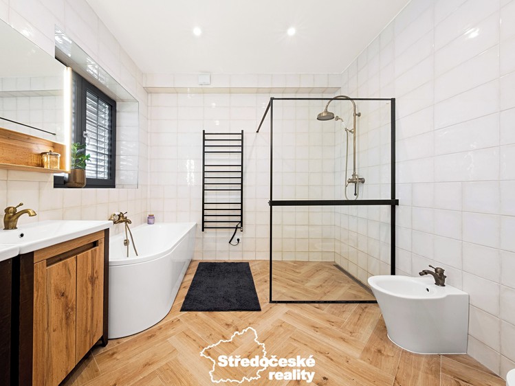 Prodej rodinného domu 240 m², pozemek 784 m² - foto 6