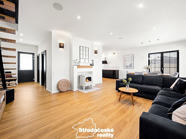 Prodej rodinného domu 240 m², pozemek 784 m² - foto 8