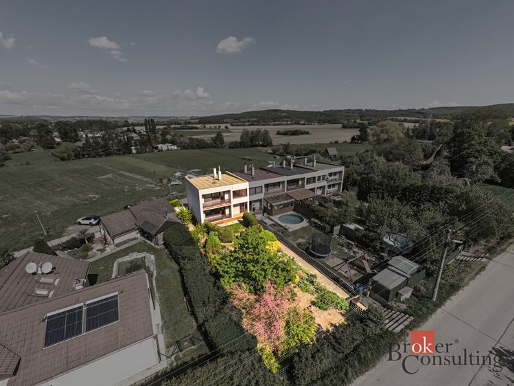 Prodej rodinného domu 141 m², pozemek 490 m² - foto 1