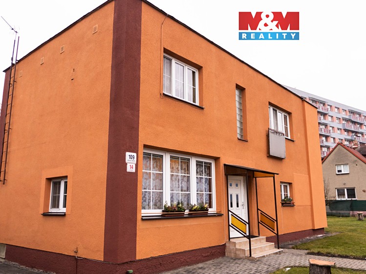 Prodej rodinného domu 198 m², pozemek 821 m² - foto 1