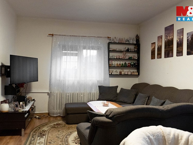 Prodej rodinného domu 198 m², pozemek 821 m² - foto 2