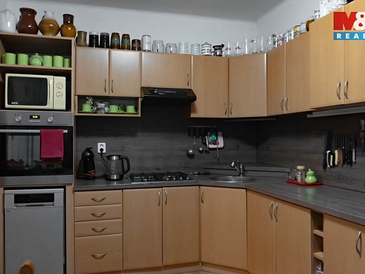 Prodej rodinného domu 198 m², pozemek 821 m² - foto 4