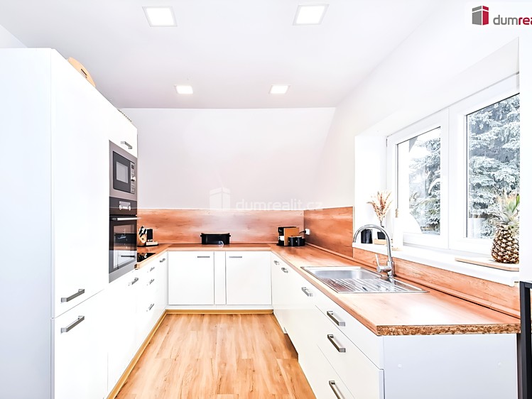 Prodej  rodinného domu 210 m², pozemek 1 322 m² - foto 6