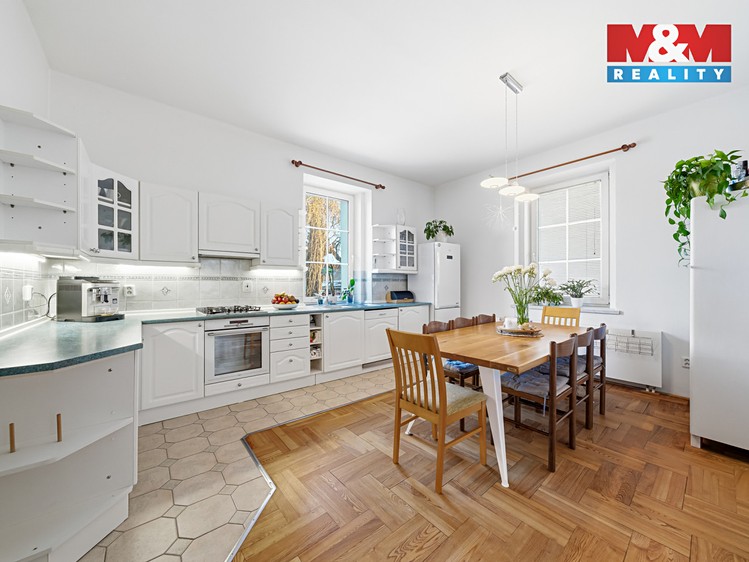 Prodej rodinného domu 182 m², pozemek 1 217 m² - foto 3