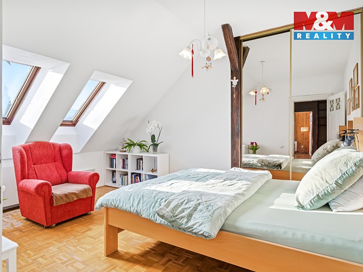 Prodej rodinného domu 182 m², pozemek 1 217 m² - foto 5